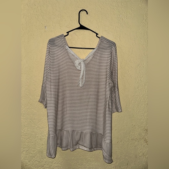 Striped V-Neck Women's Top Vine & Love XL - Picture 2 of 5